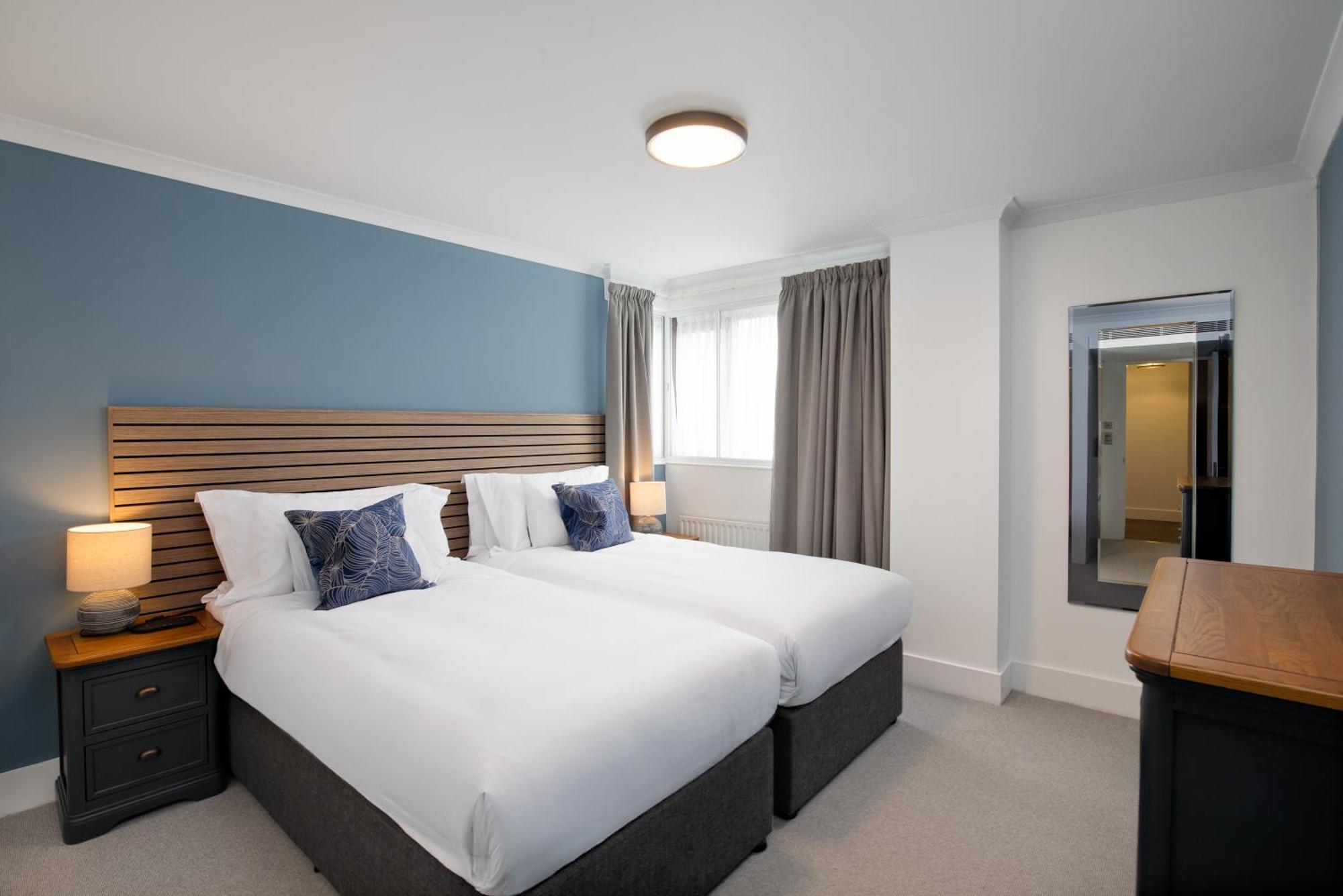Monarch House - Serviced - Kensington * London