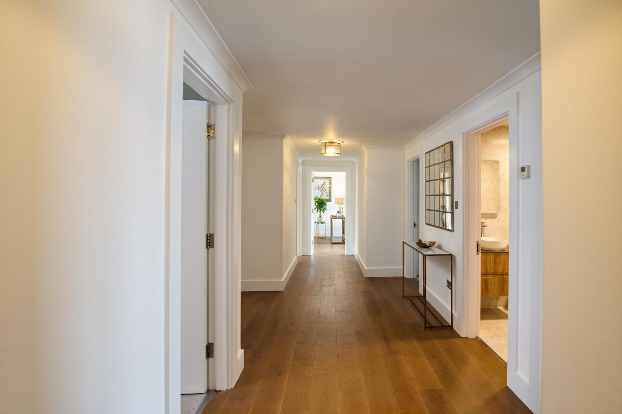 Monarch House - Serviced - Kensington Apartment