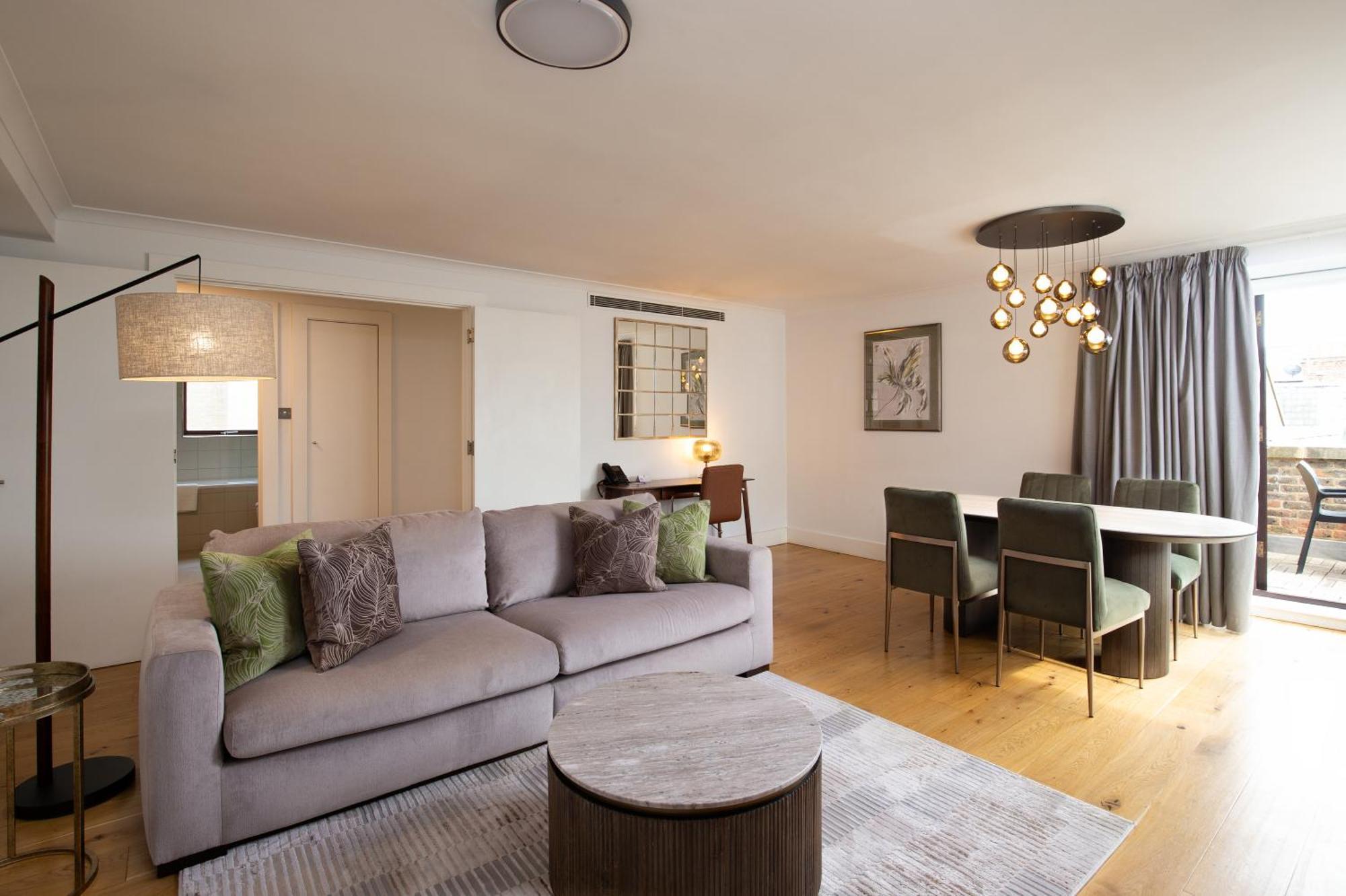 Monarch House - Serviced - Kensington Apartment *